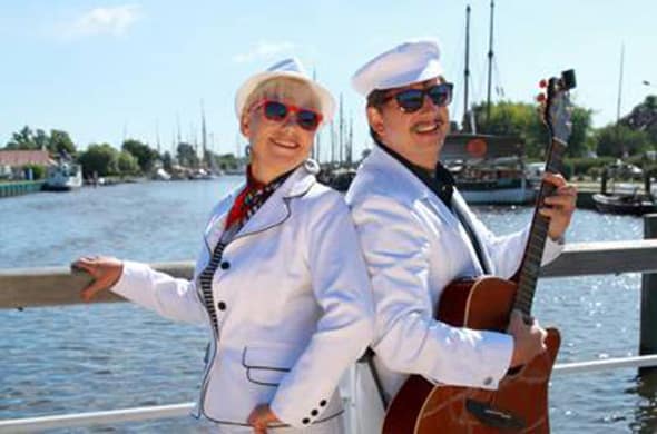 jo-josephine-mit-maritimen-liedern-e1473165026943 Schlagerduo Jo & Josephine vor Flusshintergrund mit maritimen Liedern