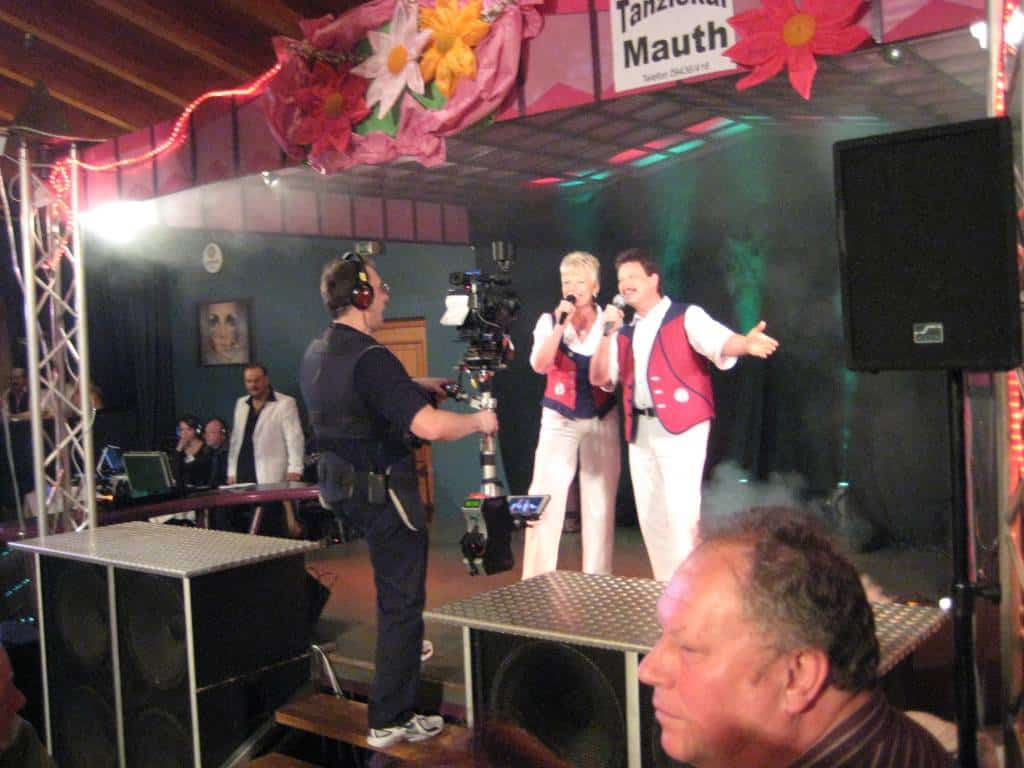 Schlagerduo Jo & Josephine zu Fernsehaufzeichnungen in Bayern