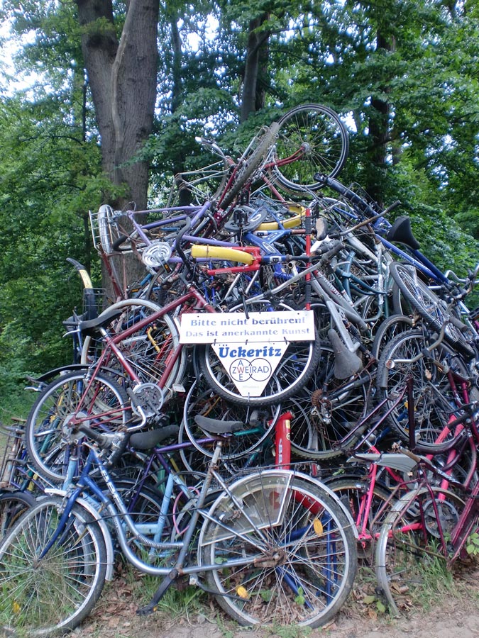 Fahrräder beim Auftritt von Jo & Josephine in Ückeritz
