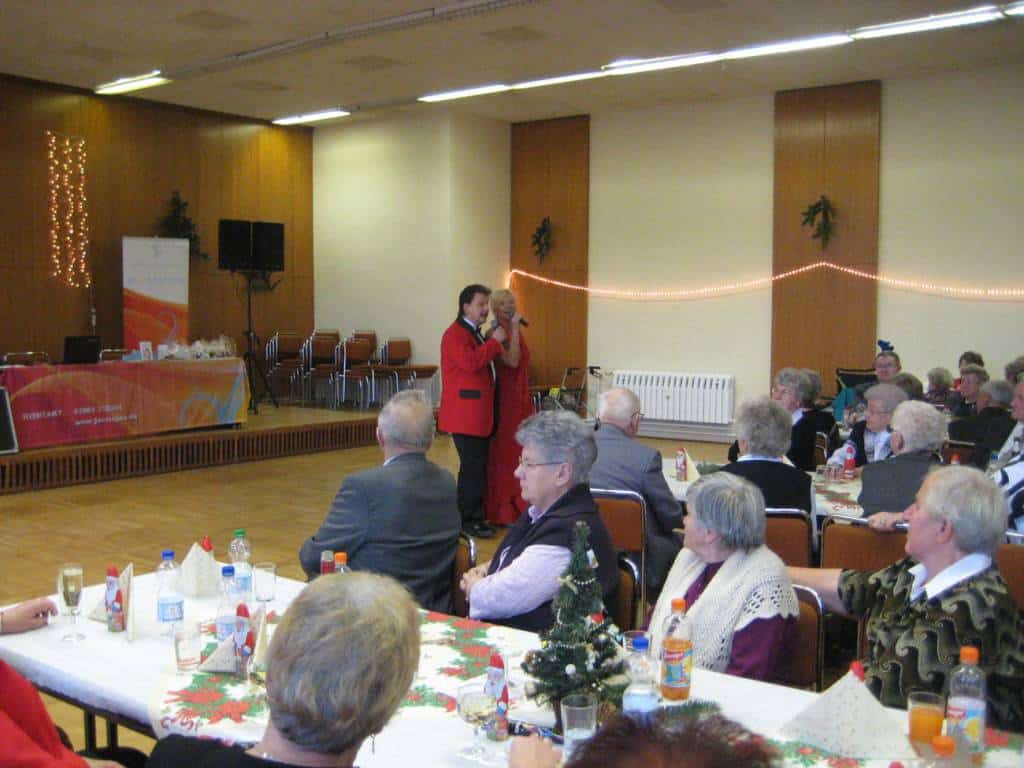 Weihnachtsshow in Pasewalk im Saal mit Gesangsduo Jo & Josephine