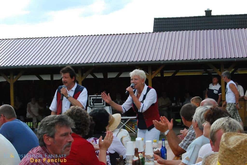 Gesangsduo Jo & Josephine in Rehberg zum Dorffest mit Gästen