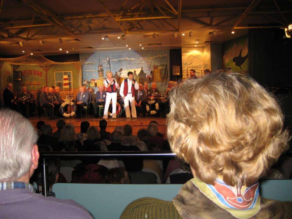 Volksmusikduo Jo & Josephine auf der Bühne in Seelze
