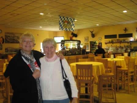 Josephine im deutschen Club in Baltimore mit Gast