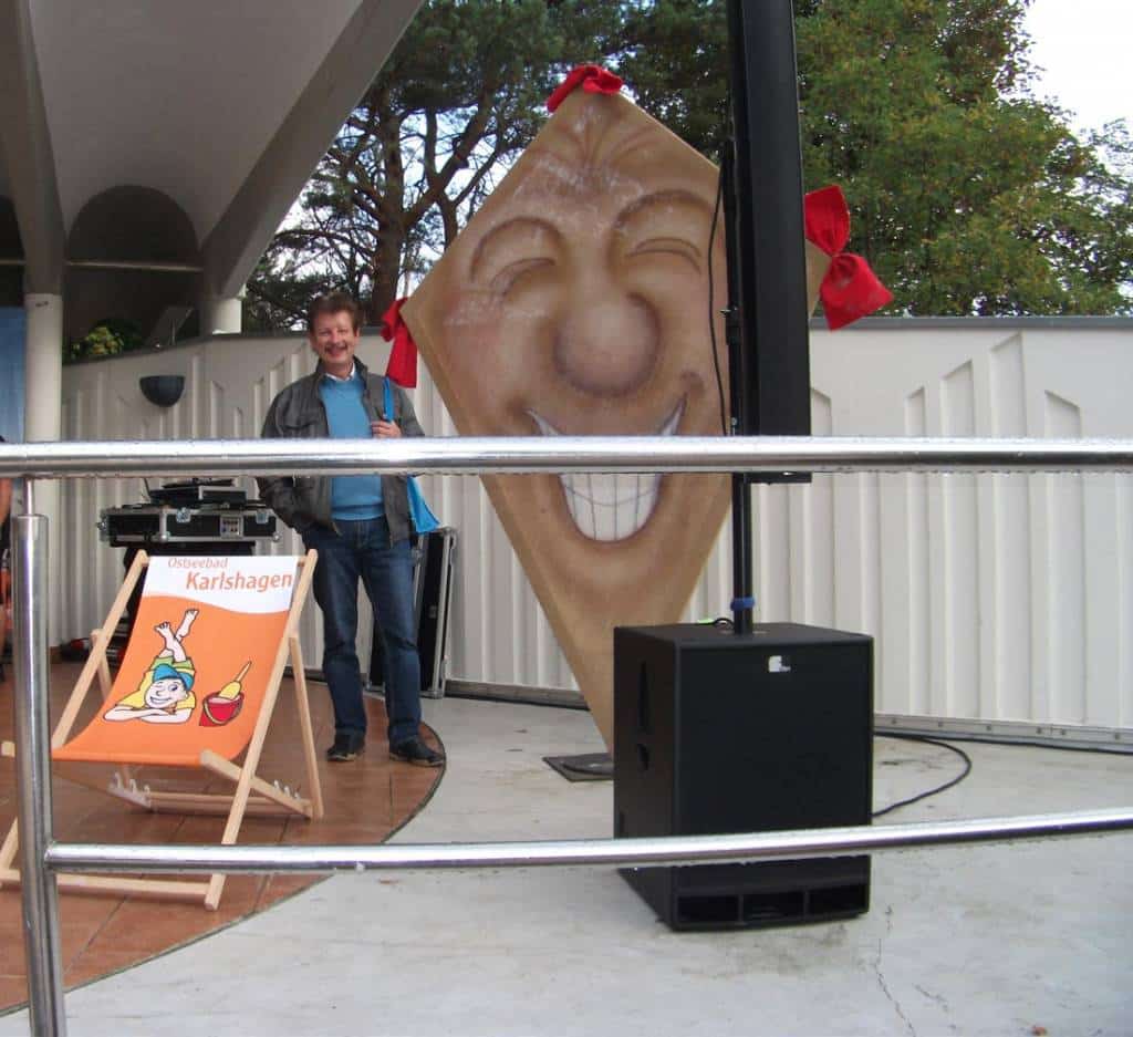 Jo in Karlshagen auf der Bühne beim Drachenfest