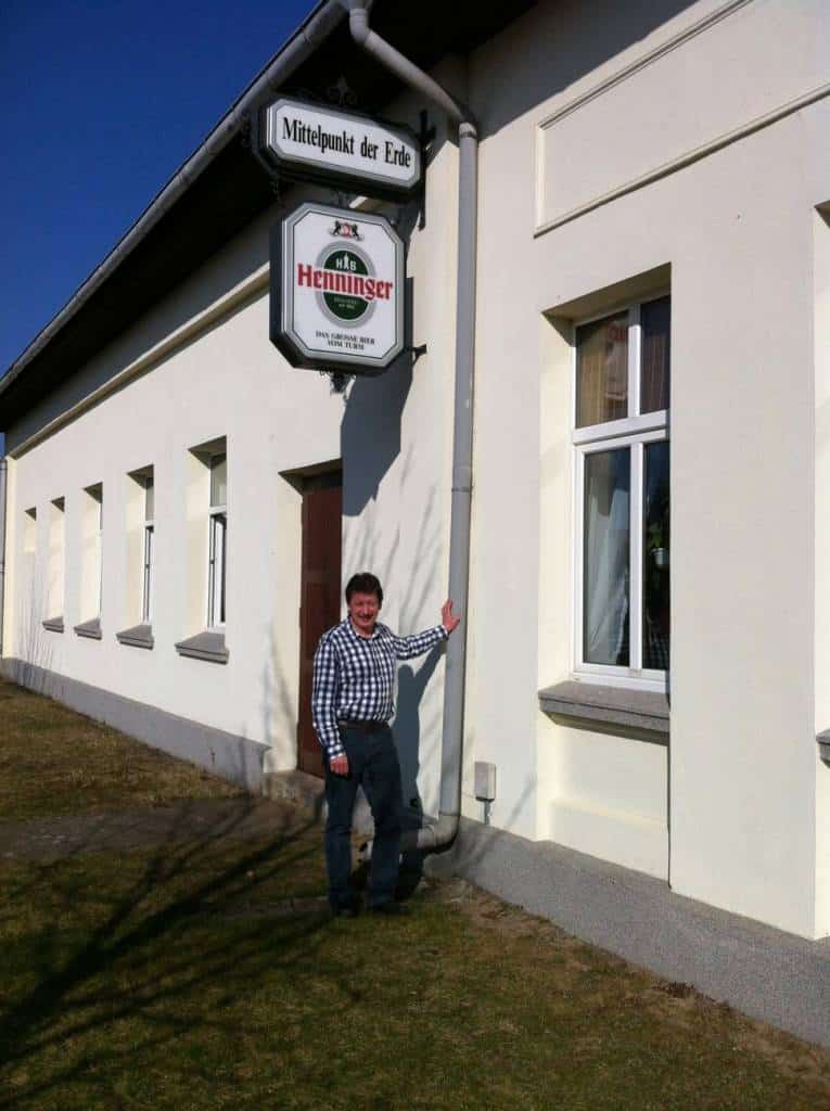 Vor dem Auftritt am Mittelpunkt der Erde