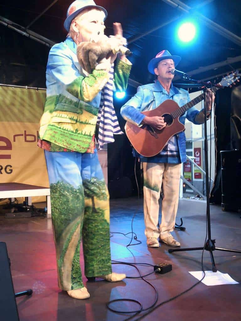 Schlagerduo Jo & Josephine in Aktion auf der Antenne-Brandenburg-Bühne beim Stadtfest in Schwedt