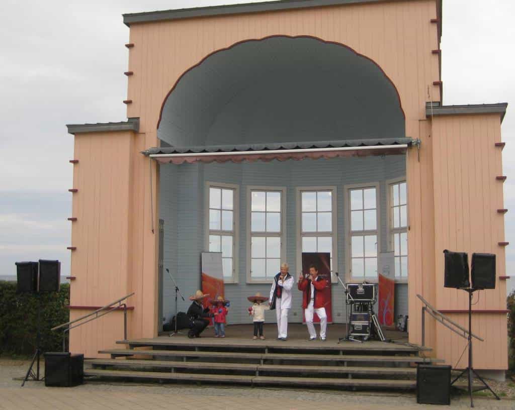 Sänger und Entertainer Jo & Josephine auf der Bühne in Bansin auf Usedom