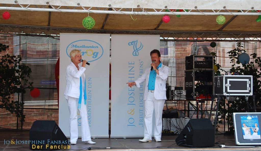 Jo & Josephine auf der Bühne beim Stadtfest in Wolgast