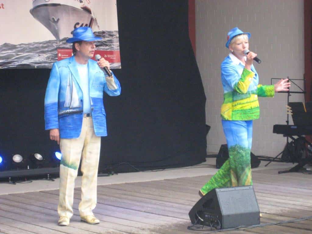 Sänger und Entertainer Jo & Josephine beim Fest der Seenotretter auf dem Darß