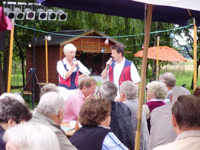 Volksmusikduo Jo & Josephine zum Dorffest in Sophienthal mit Publikum