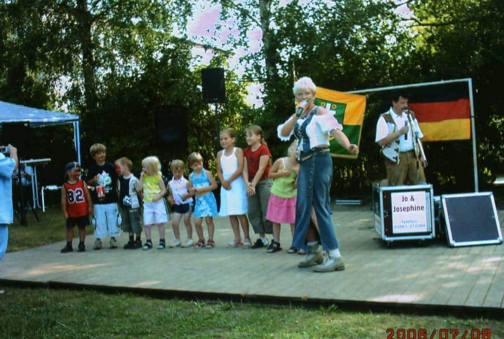 Volksmusikduo zum Dorffest in Groß Wokern mit Kindern