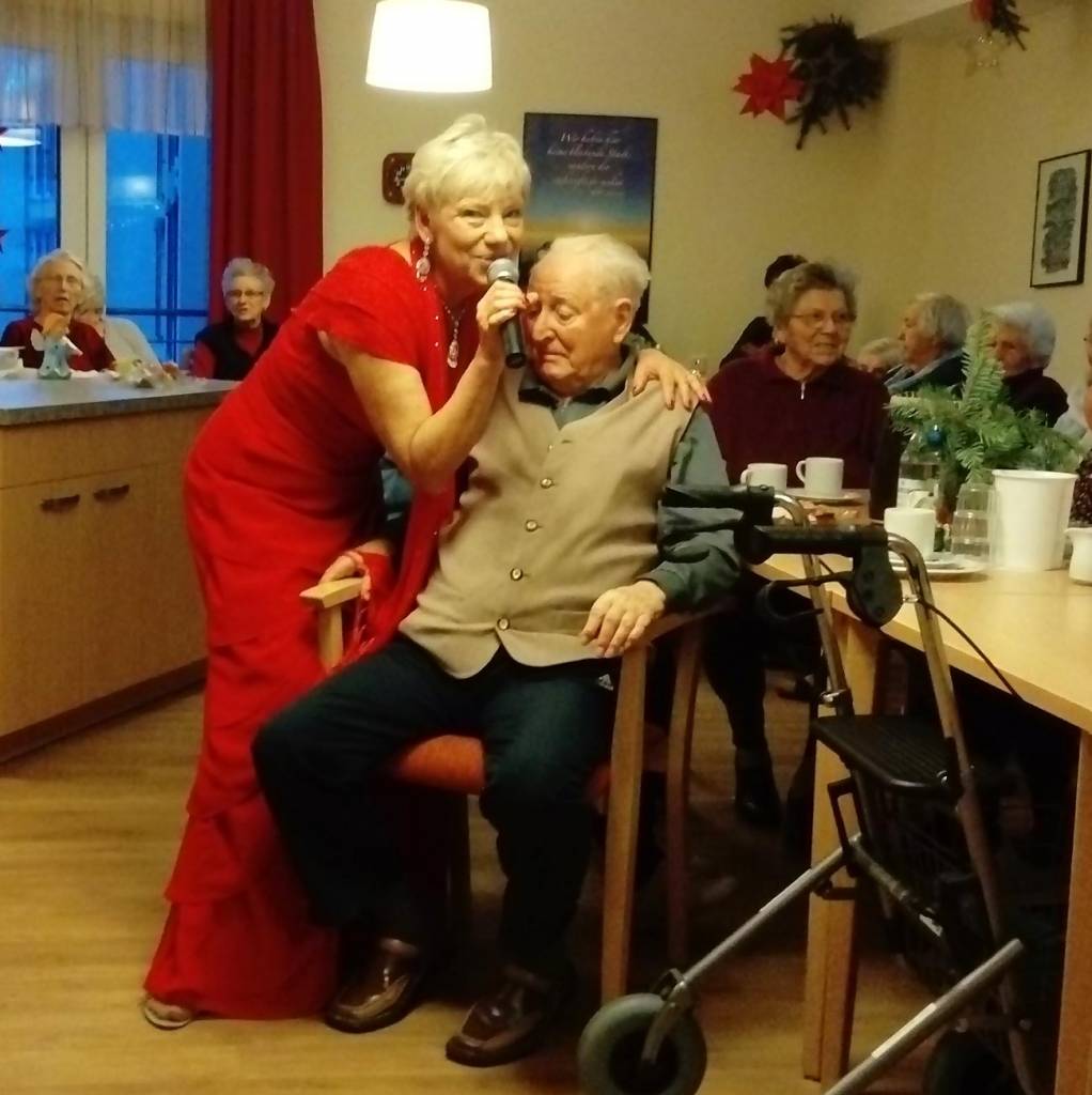 Josephine mit Senior -Benefizveranstaltung im Seniorenheim Broda