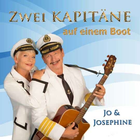 Maritimer Schlager, Cover Zwei Kapitäne auf einem Boot von Jo & Josephine - beide in Kapitänsuniform